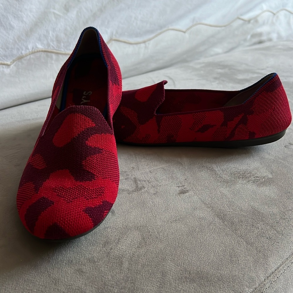 Like new! Red Camo Rothy’s Loafers
